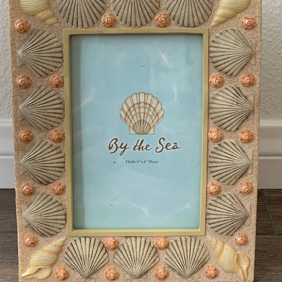 Shell-Embellished Photo Frame - Picture 7 of 7